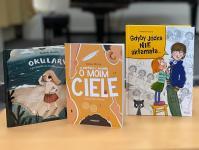 Z KSIĄŻKĄ NA WALIZKACH